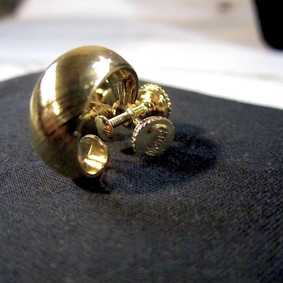 Vintage Monet Gold Hoop Screwback Earrings - Picture 7 of 7